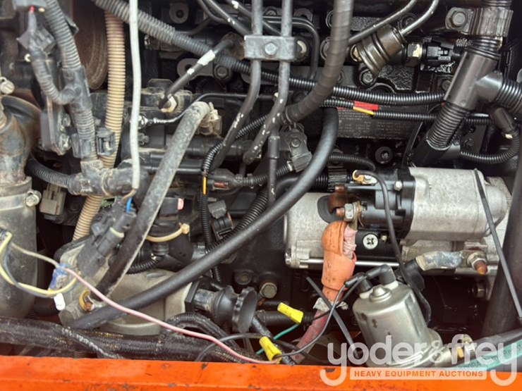 2013-sky-trak-8042-image-36