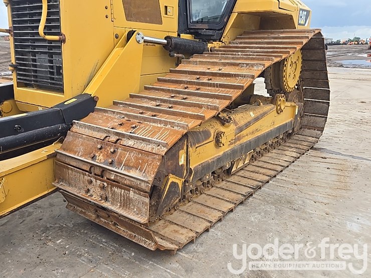 2016-caterpillar-d6n-image-10