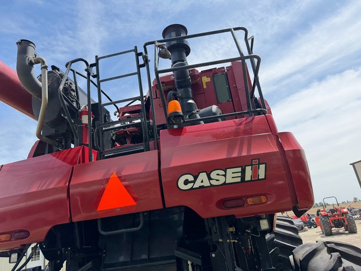 2016-case-ih-8240-image-15