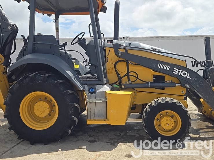 2019-deere-310l-image-15
