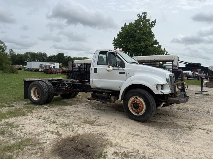 2009-ford-f750-xl-image-4