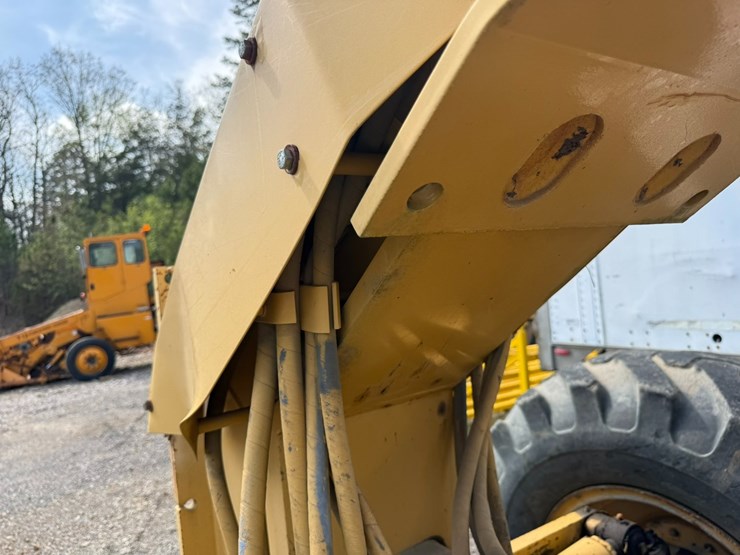 caterpillar-12h-image-33