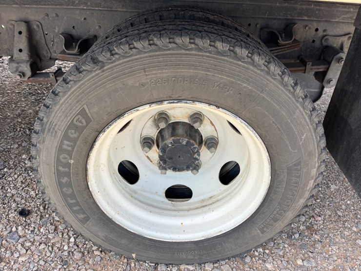 2020-isuzu-nrr-image-11