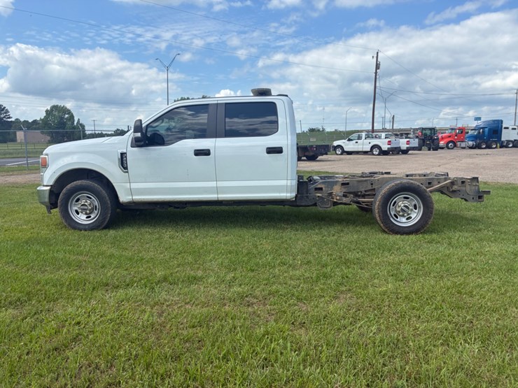 2022-ford-f250-xl-image-5