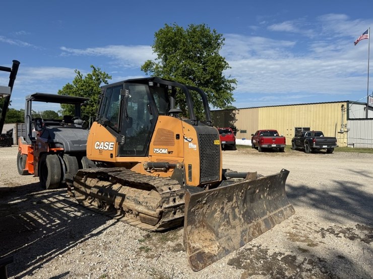 2019-case-750m-wt-image-5
