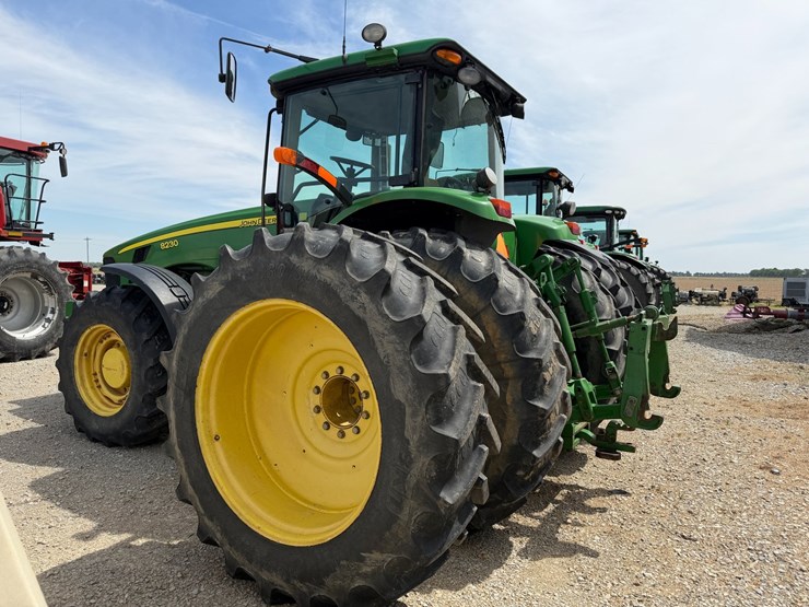 2004-john-deere-8230-image-4