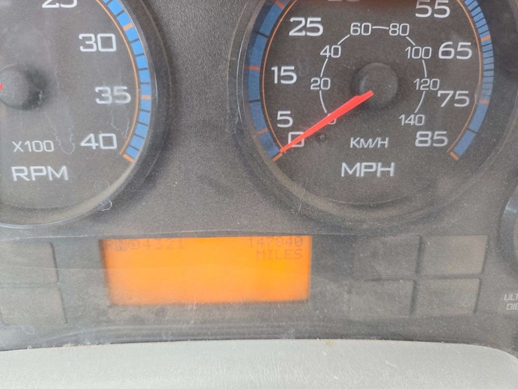 2011-international-7400-image-24