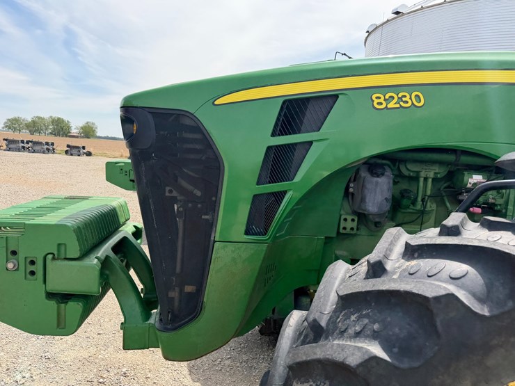 2004-john-deere-8230-image-30