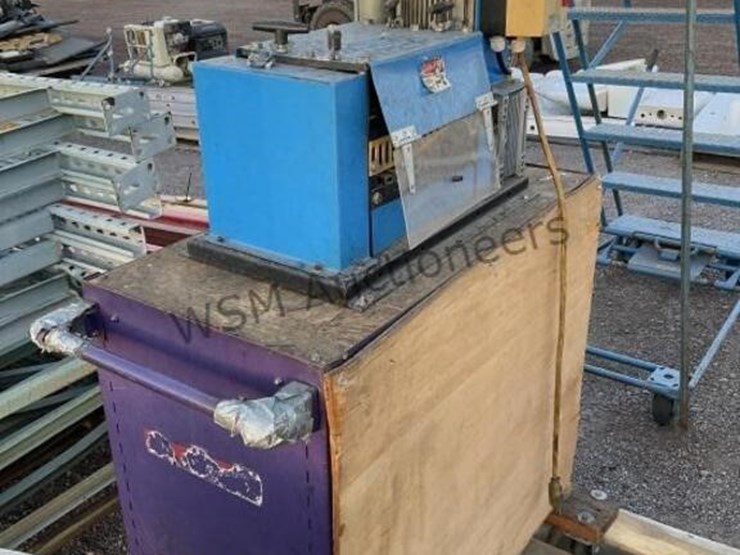 bluerock-ws-212-wire-stripper-on-cart-image-4