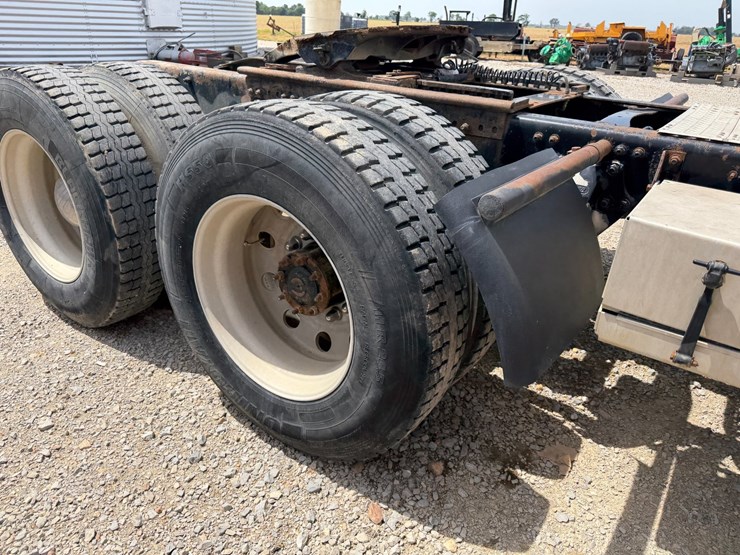 2006-sterling-l9500-image-10