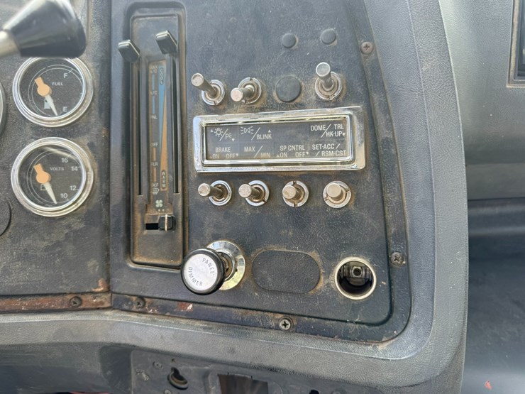 1995-ford-lt9000-image-68