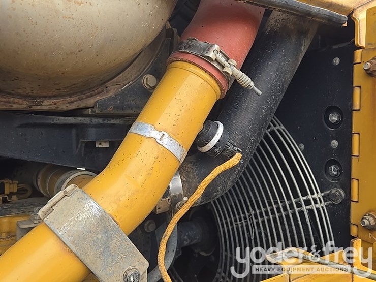 2016-caterpillar-d6n-image-59