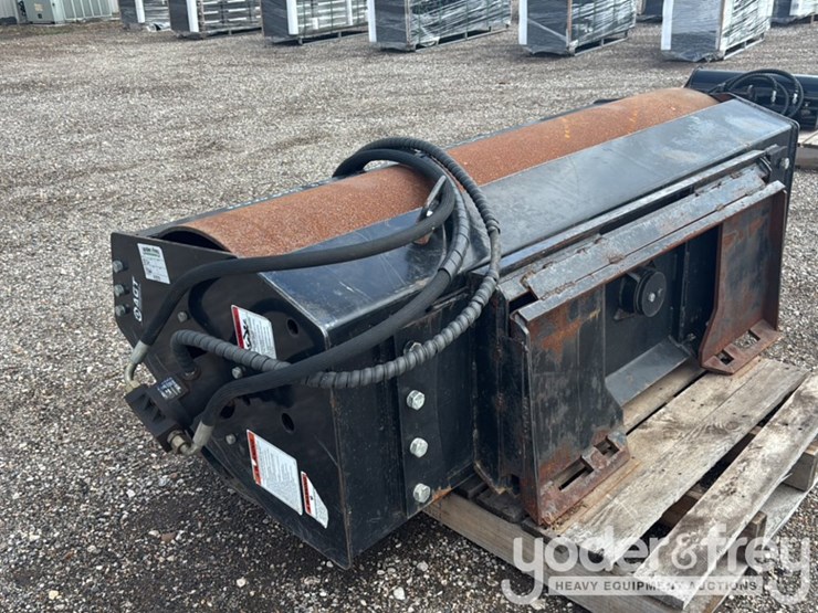 unused-agt-vibratory-roller-to-suit-skidsteer-image-3
