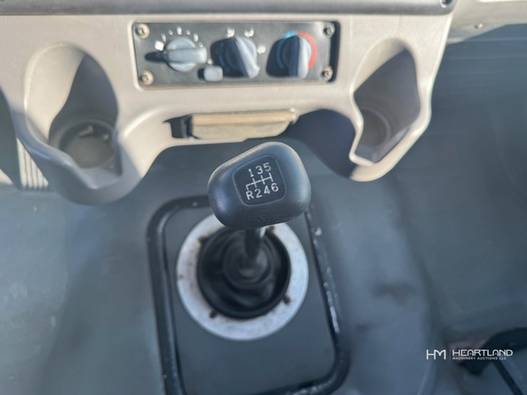 2007-freightliner-m2-106-image-12