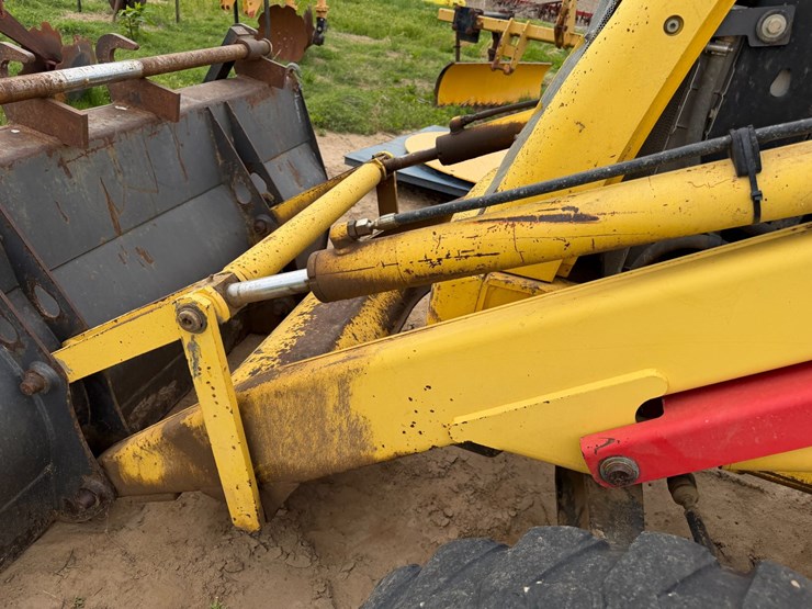 new-holland-lb75b-image-45