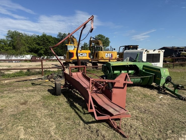 square-bale-unloader-image-1