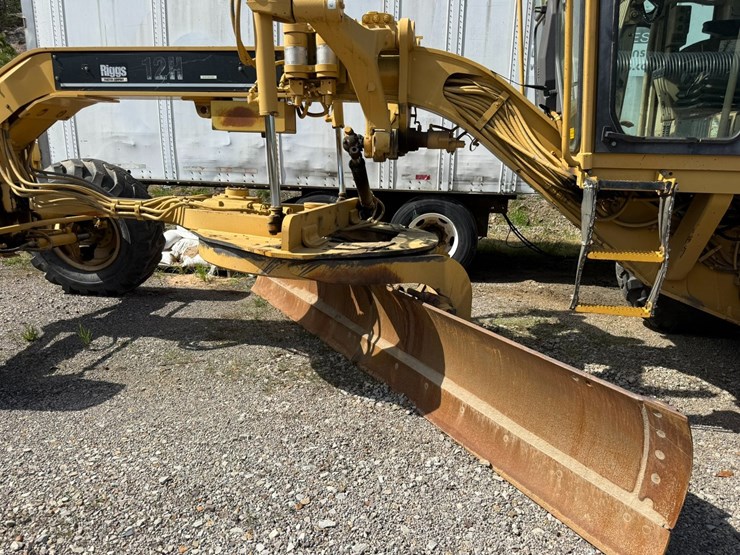 caterpillar-12h-image-26