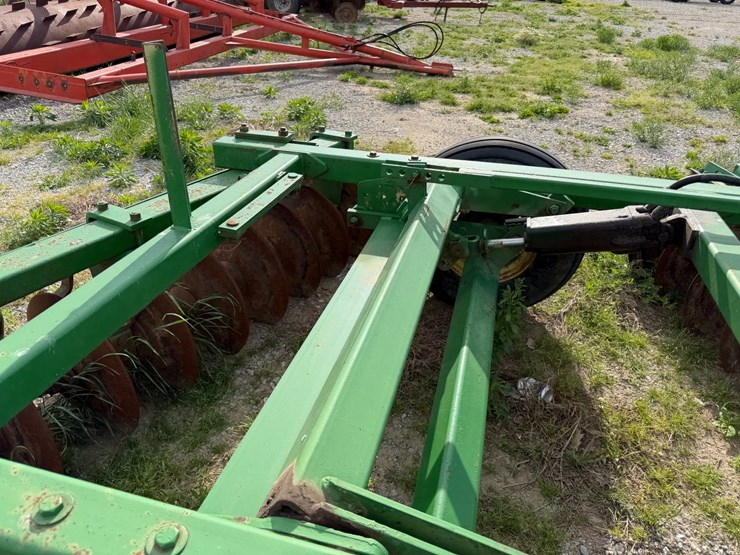 john-deere-225-image-35