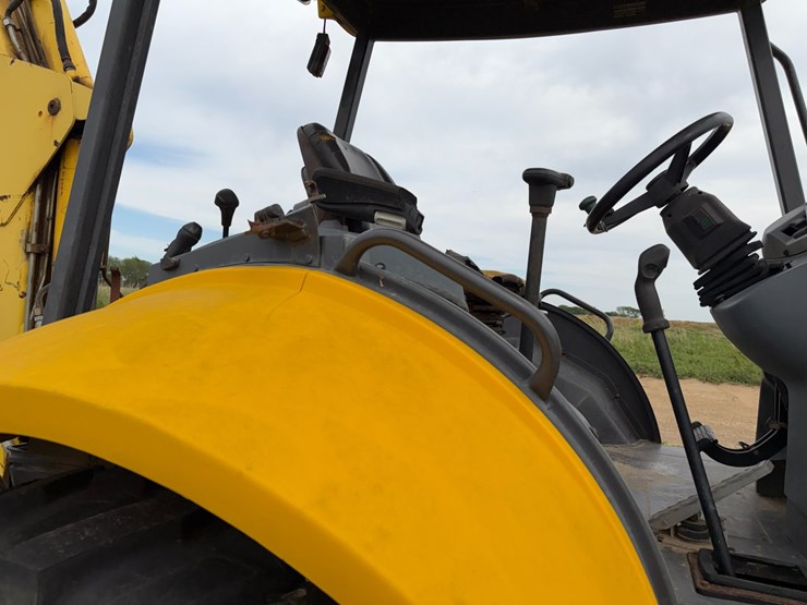 new-holland-lb75b-image-71