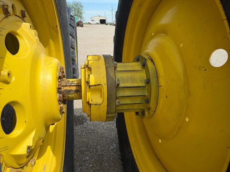 2007-john-deere-8330-image-12