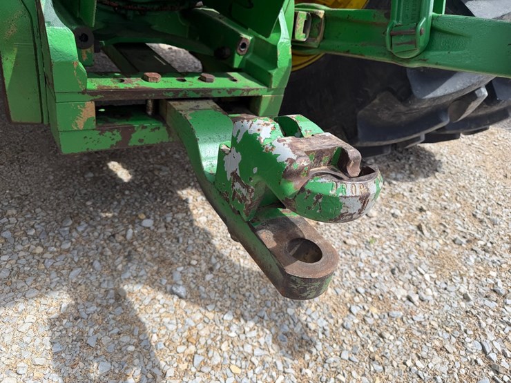 2013-john-deere-8335r-image-24