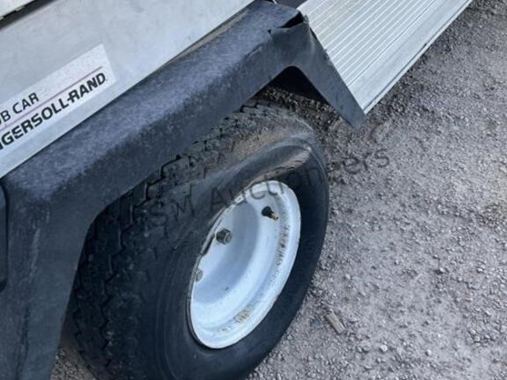 club-car-electric-utility-cart-image-5