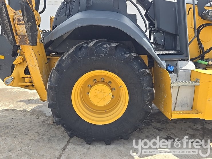 2019-deere-310l-image-19