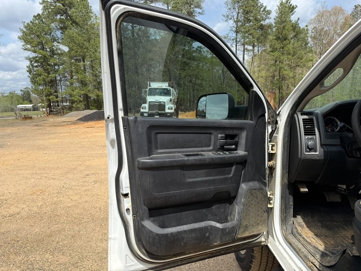 2016-dodge-2500-image-55
