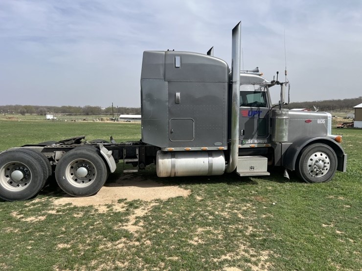 2006-peterbilt-379-image-3