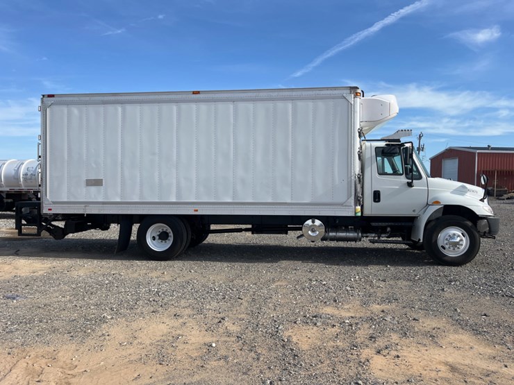 2019-international-durastar-4300-image-4