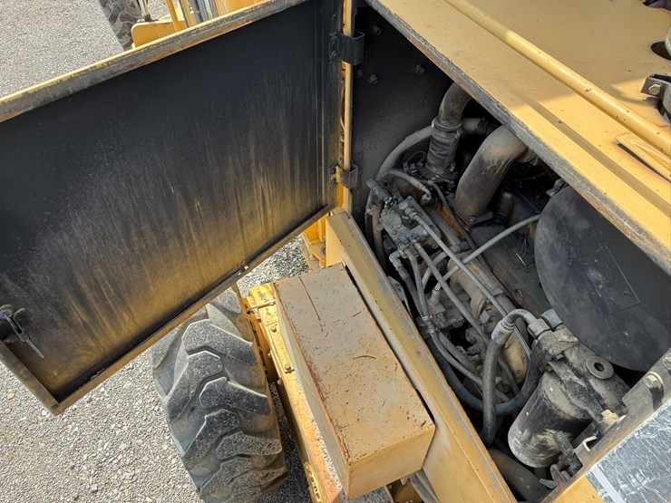 caterpillar-12h-image-58