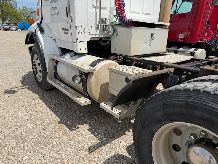 2006-sterling-l9500-image-23
