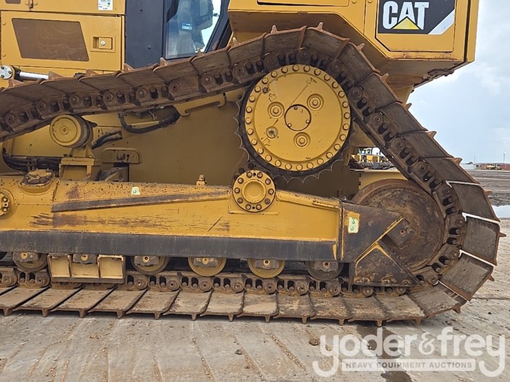 2016-caterpillar-d6n-image-12