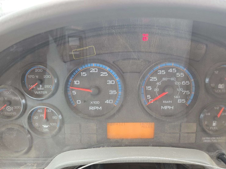 2011-international-7400-image-22