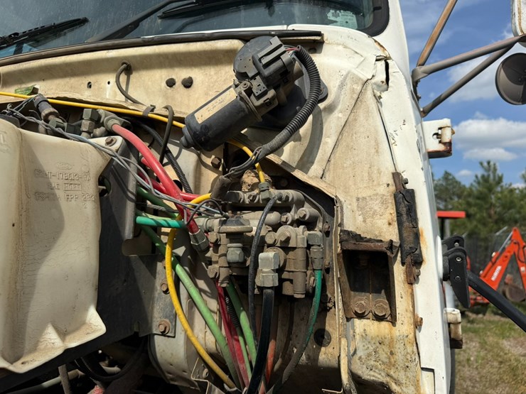 1995-ford-lt9000-image-58