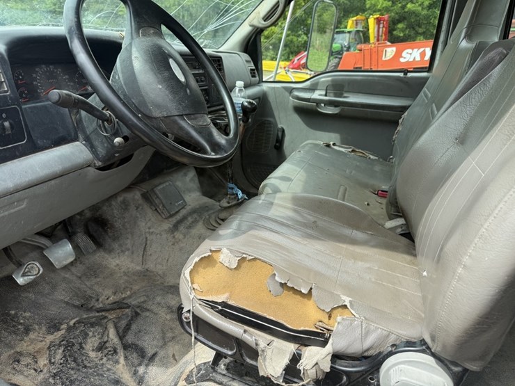 2009-ford-f750-xl-image-16