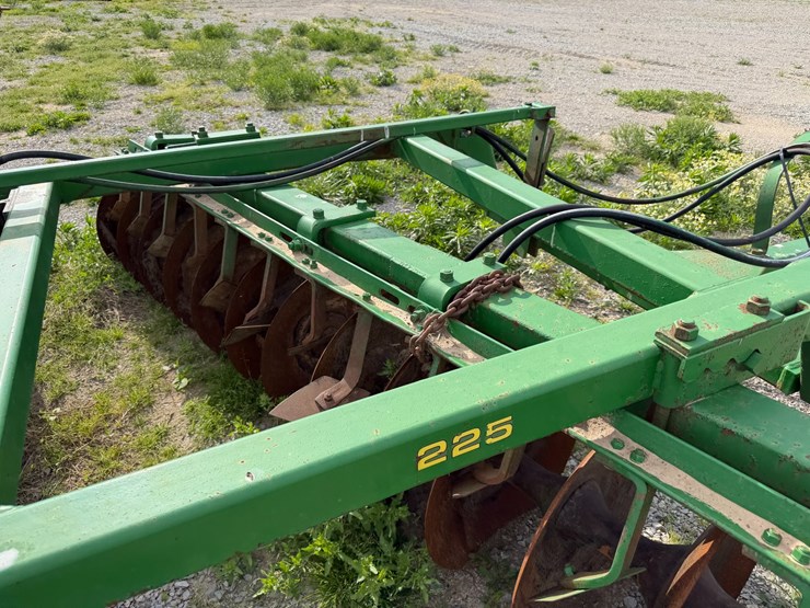 john-deere-225-image-33