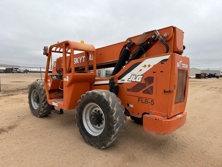 2013-jlg-8042-image-7