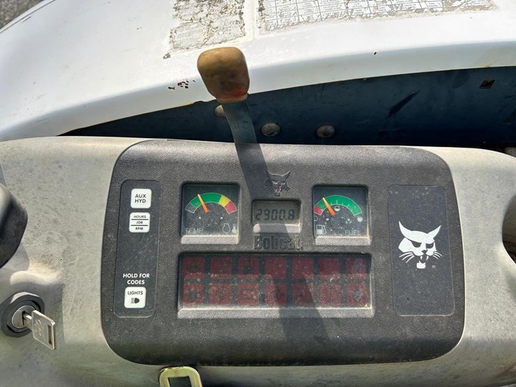 bobcat-325-image-21