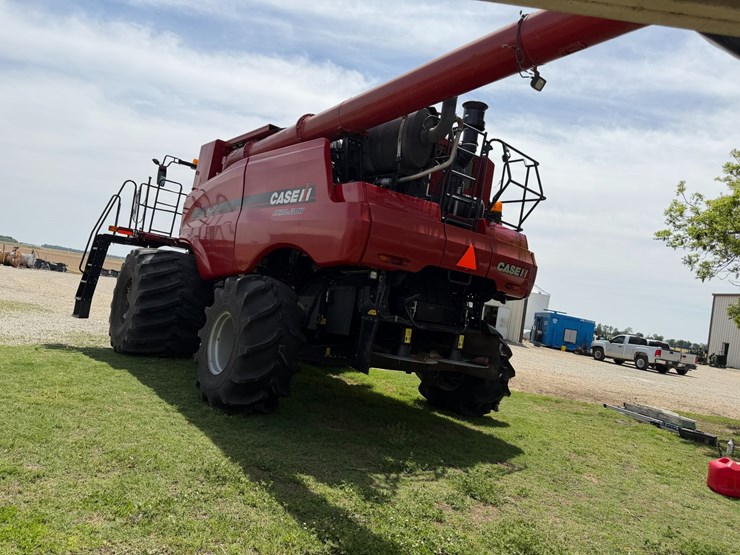 2016-case-ih-8240-image-4