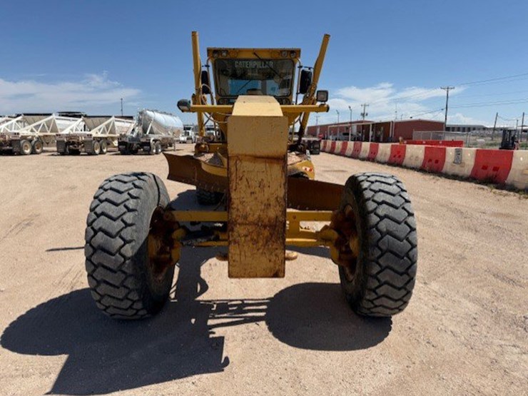 2005-caterpillar-140h-image-2