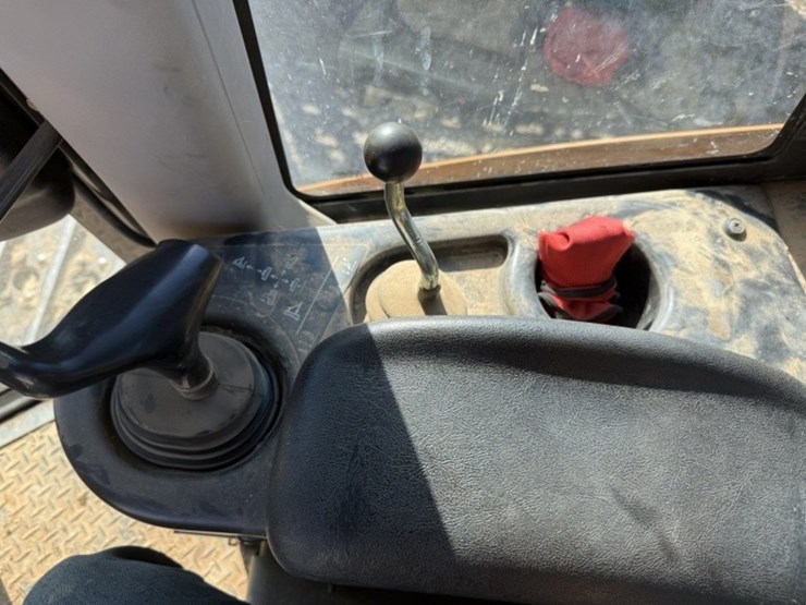 2019-case-750m-wt-image-19