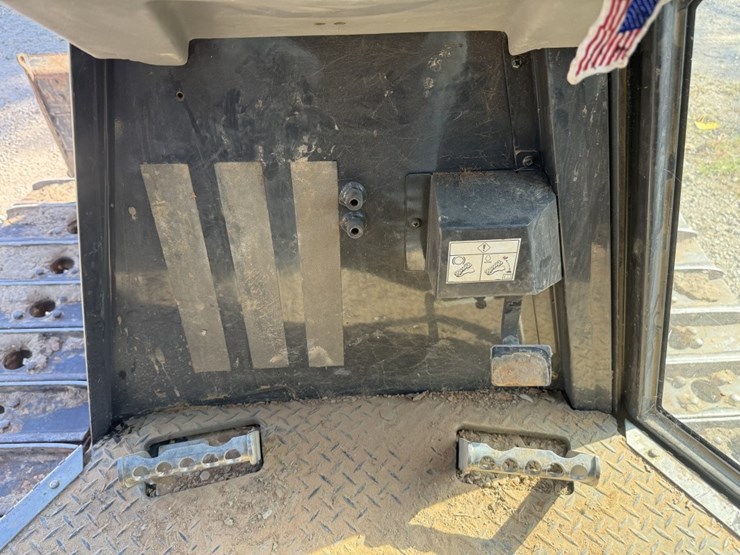 2019-case-750m-wt-image-20