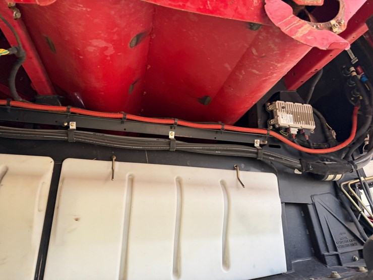 2016-case-ih-8240-image-69