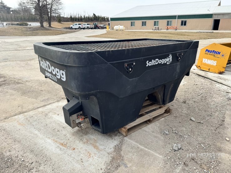 salt-dogg-shpe-2000-electric-poly-hopper-spreader-image-1