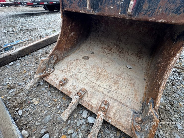 36"-digging-bucket-image-1