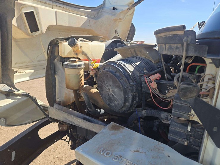 2011-international-7400-image-26