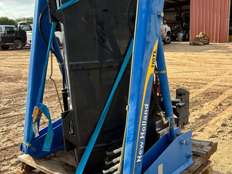 new-holland-110tl-image-2