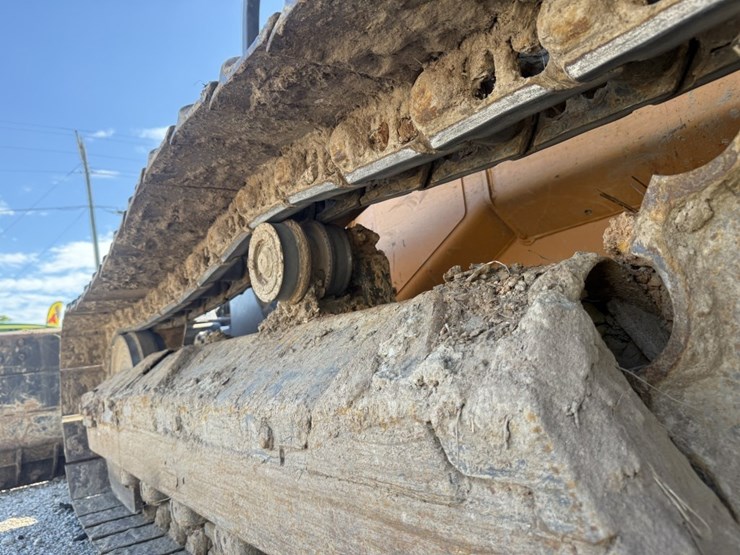 2019-case-750m-wt-image-10