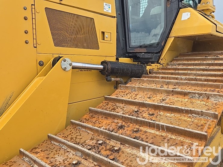 2016-caterpillar-d6n-image-28